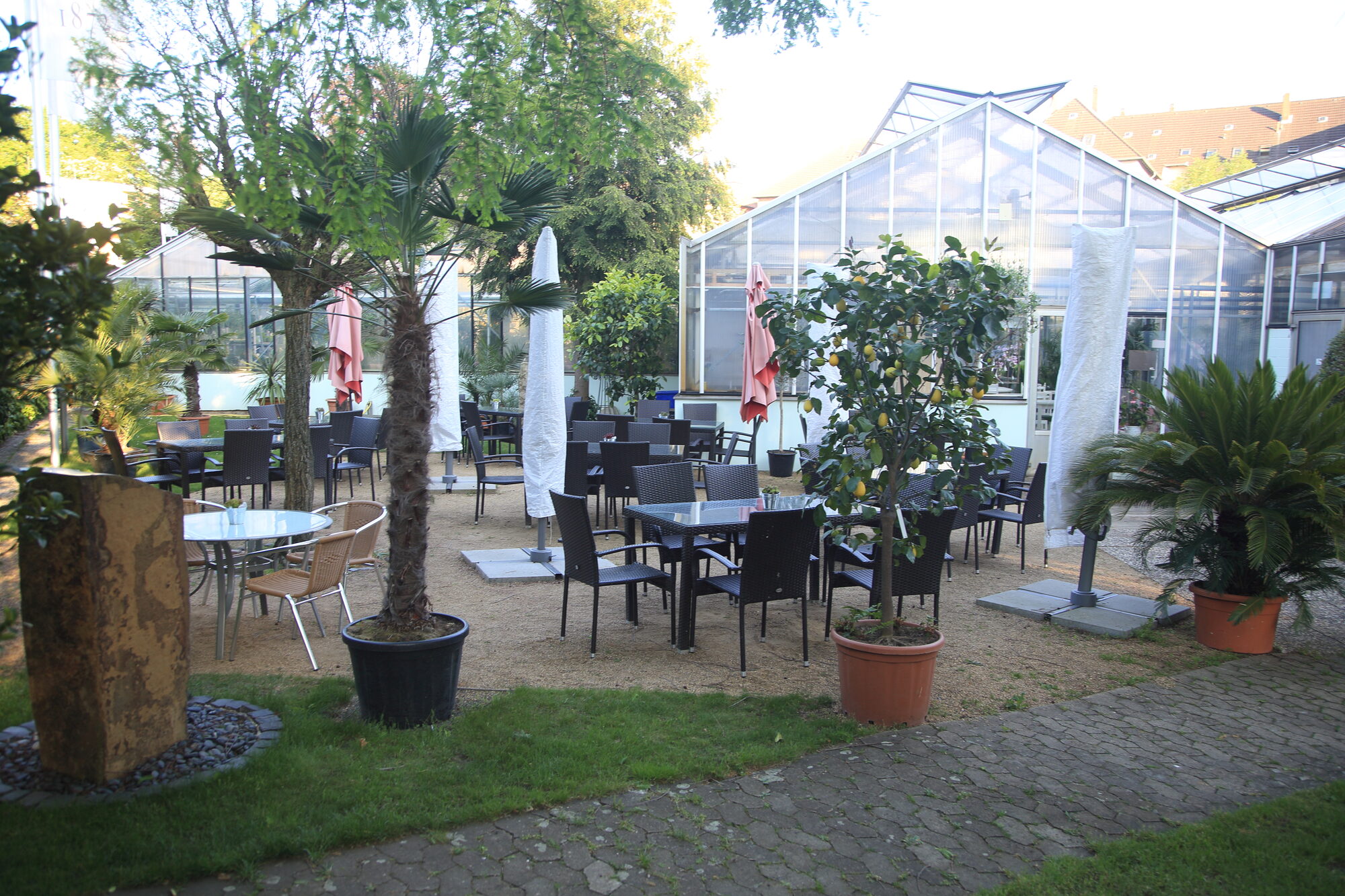Terrasse des Café Flora im Garten der Gärtnerei